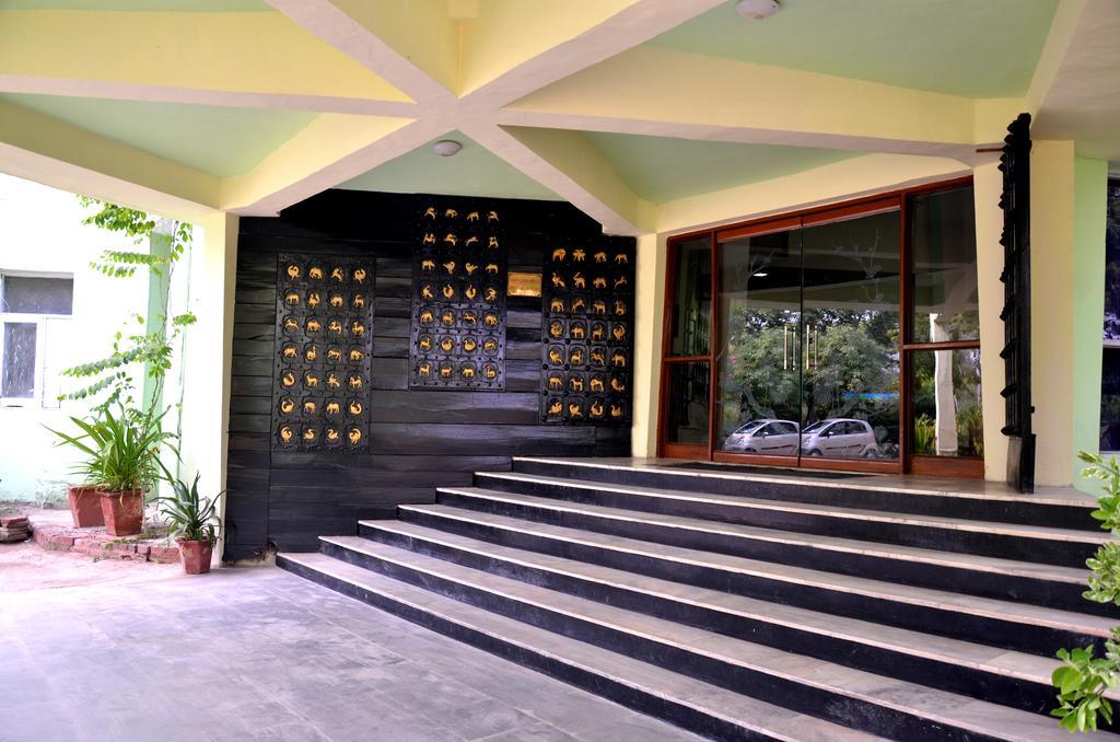Hotel Bharatpur Ashok Bagian luar foto