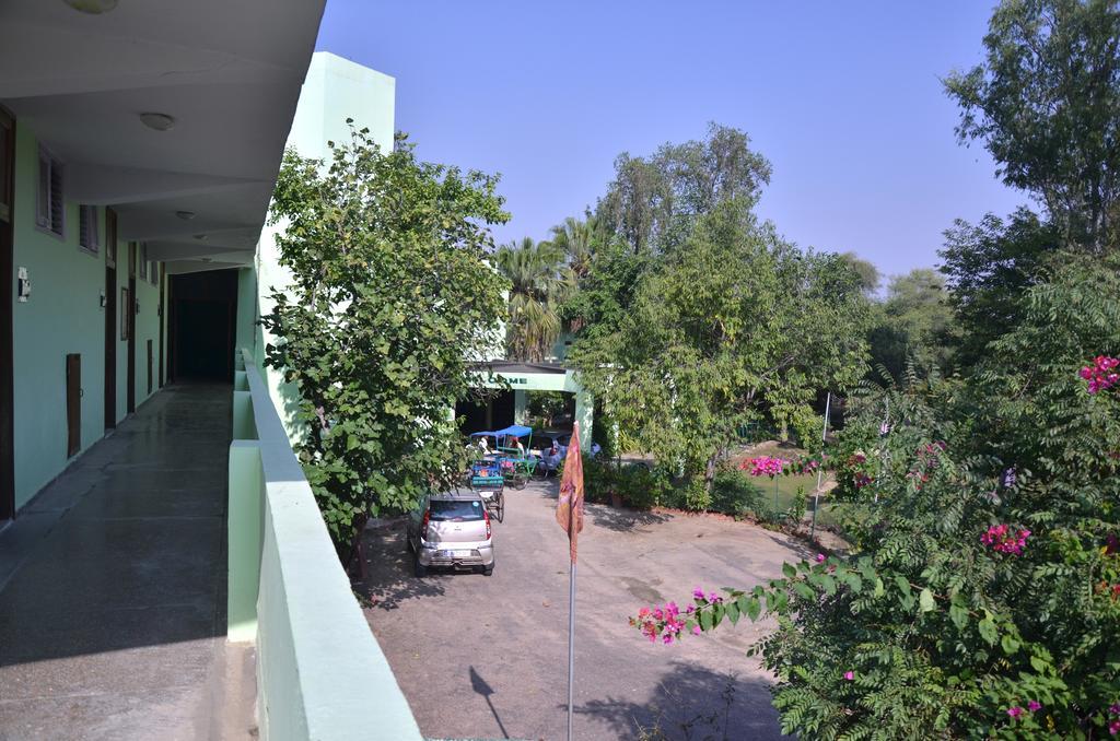 Hotel Bharatpur Ashok Bagian luar foto