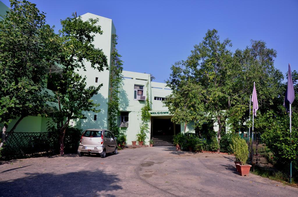 Hotel Bharatpur Ashok Bagian luar foto