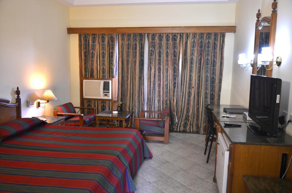 Hotel Bharatpur Ashok Bagian luar foto