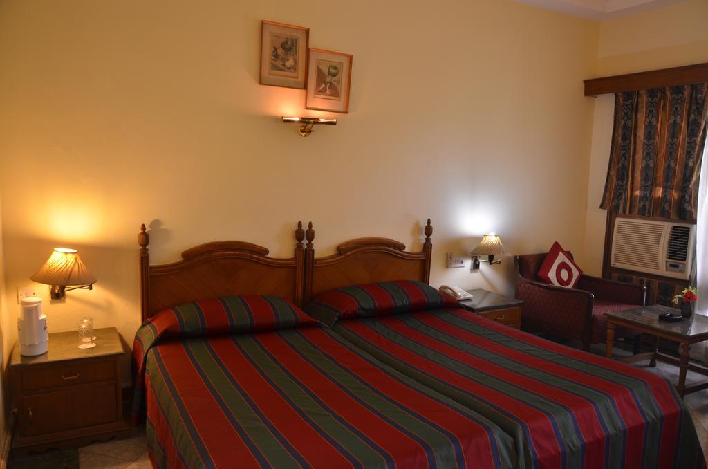 Hotel Bharatpur Ashok Bagian luar foto