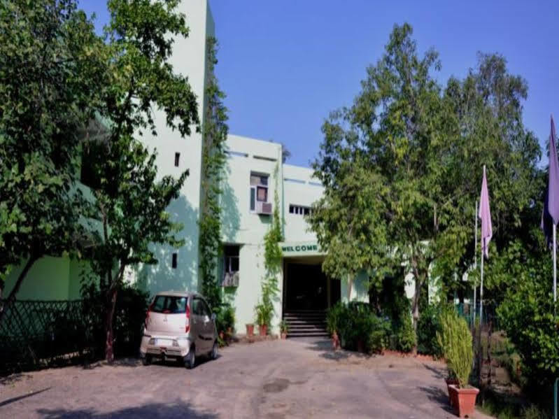 Hotel Bharatpur Ashok Bagian luar foto